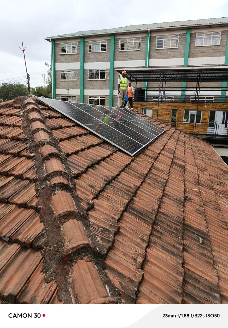 Kamatye electrical team on rooftop solar installation